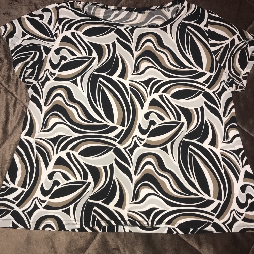 Beautiful Women’s Chico’s Blouse Lightweight Soft